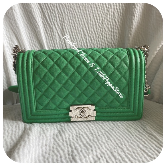NEW 100% AUTHENTIC BOY CHANEL MEDIUM HANDBAG IN GREEN - Picture 2 of 8